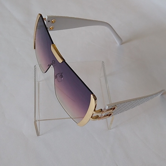 ✨"Hater Blockers" Fashion Glasses✨ - Picture 2 of 4